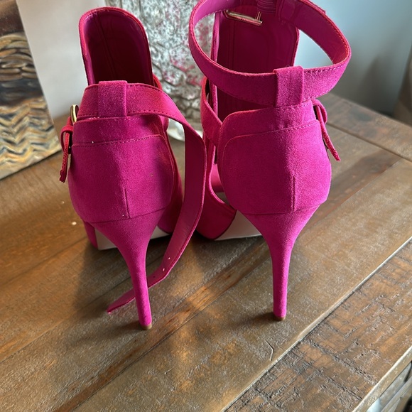EUC fuchsia, shoe, dazzle shoes - Picture 4 of 11